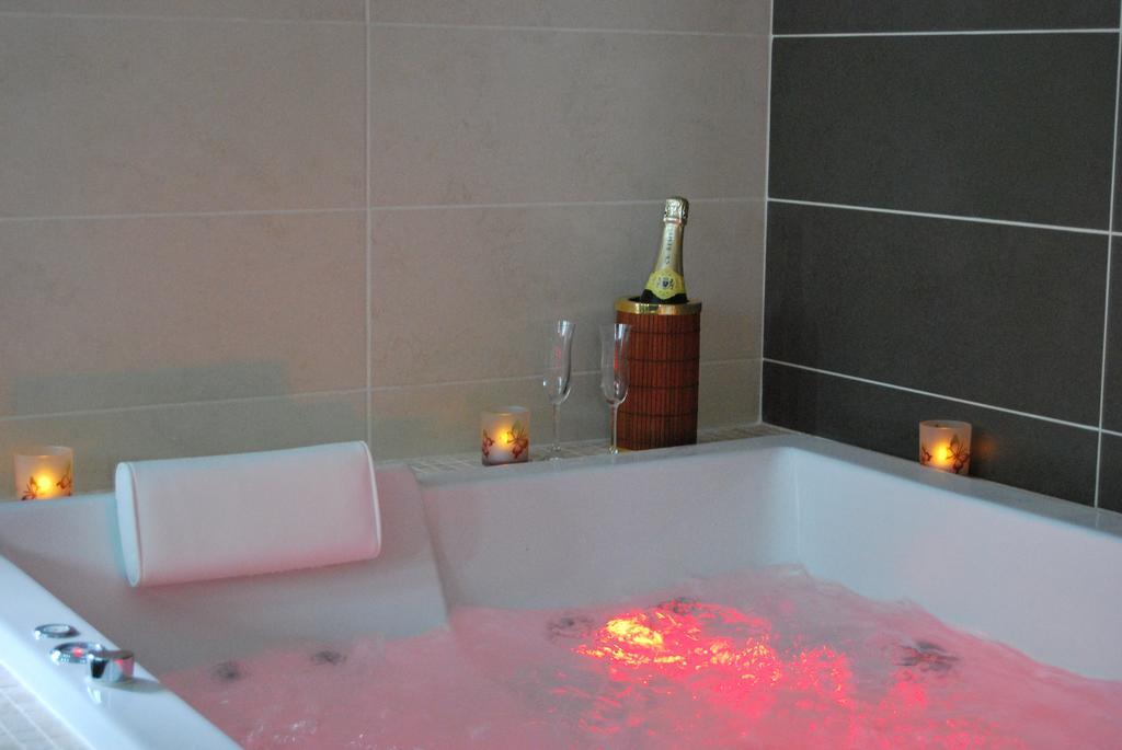 Le Clos Des Tilleuls La Vendelee Room photo